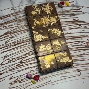 Tablette de chocolat noir avec feuille d’or