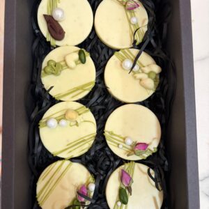 Chocolat blanc avec des copeaux d’amandes grillées